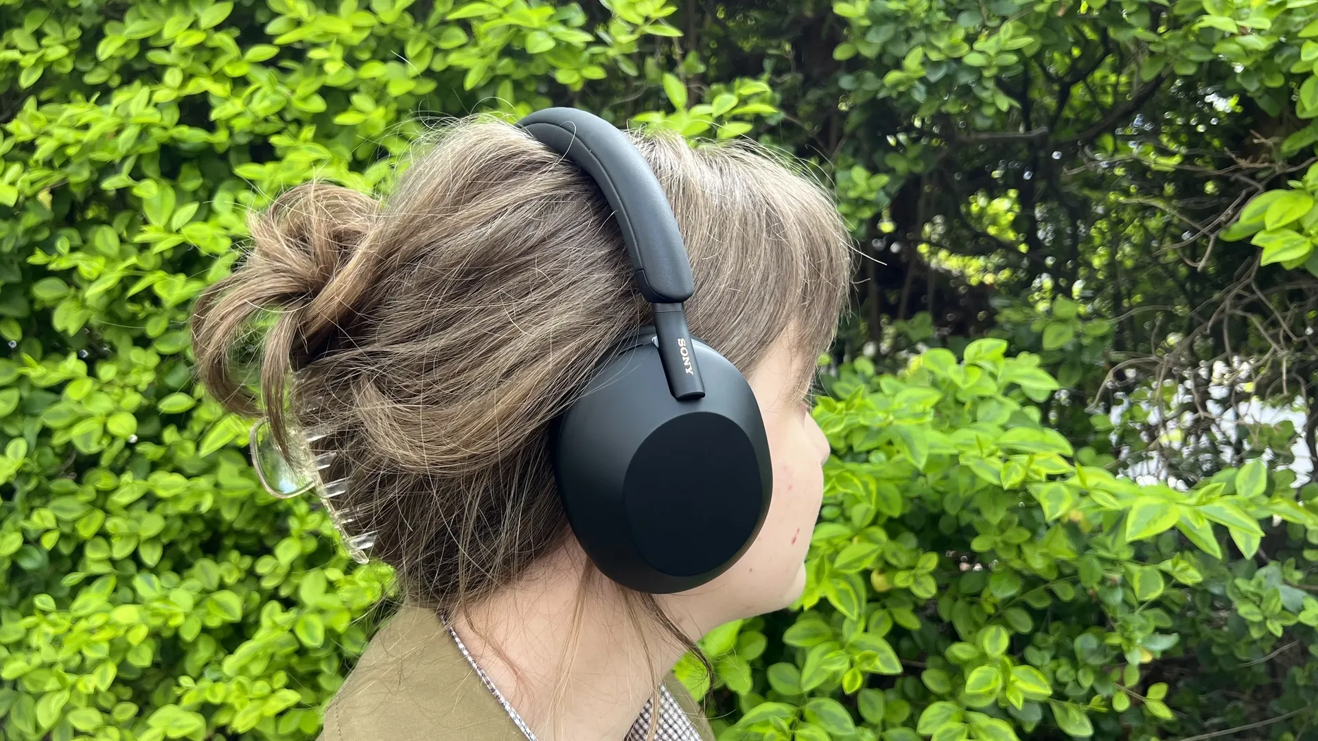 Sony WH-1000XM5 Featured Image